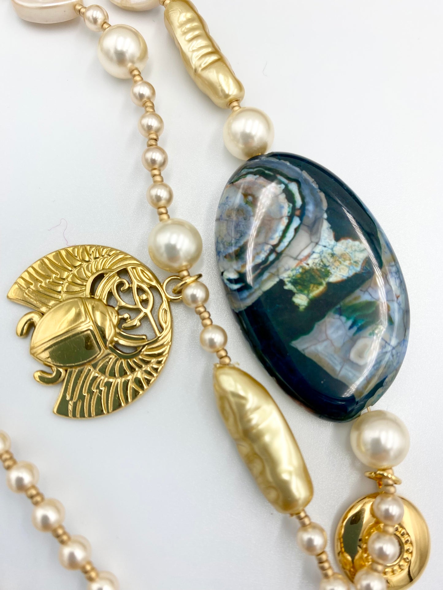 Sautoir « scarabée » agate brun/ vert.