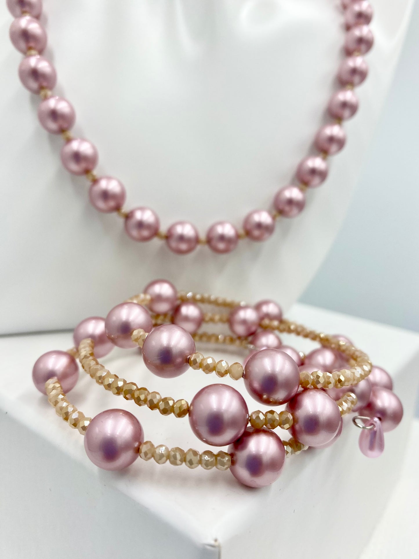 Bracelet « spirale » rose poudré/beige.