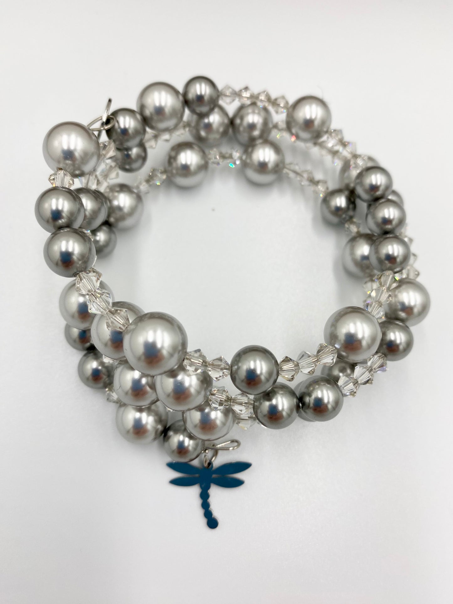 Bracelet «spirale» gris argenté.