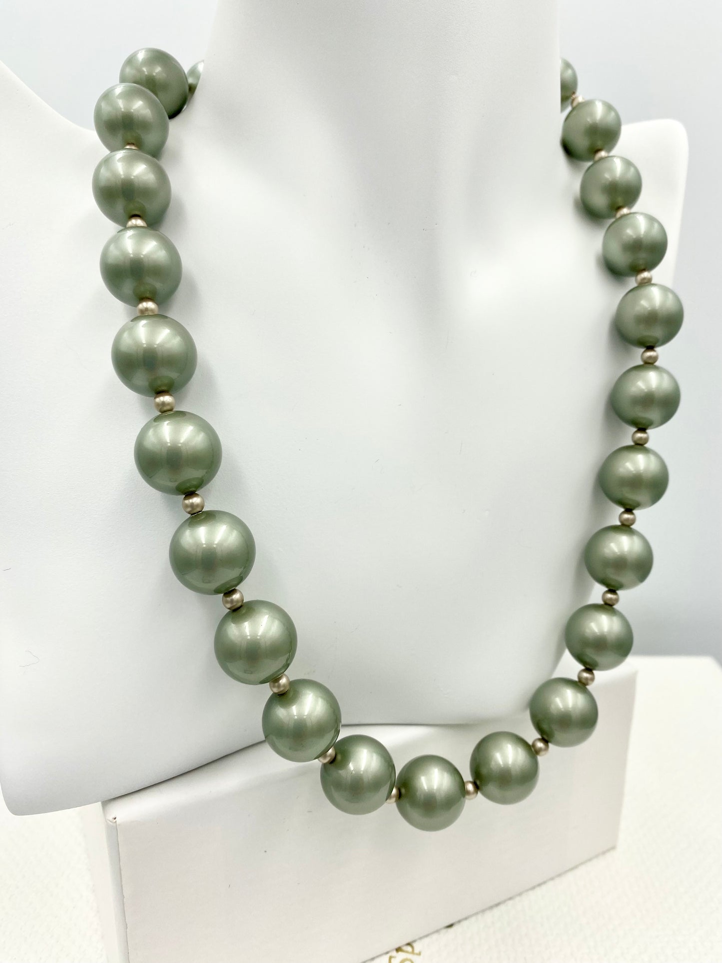 Collier maxi « Tilleul ».