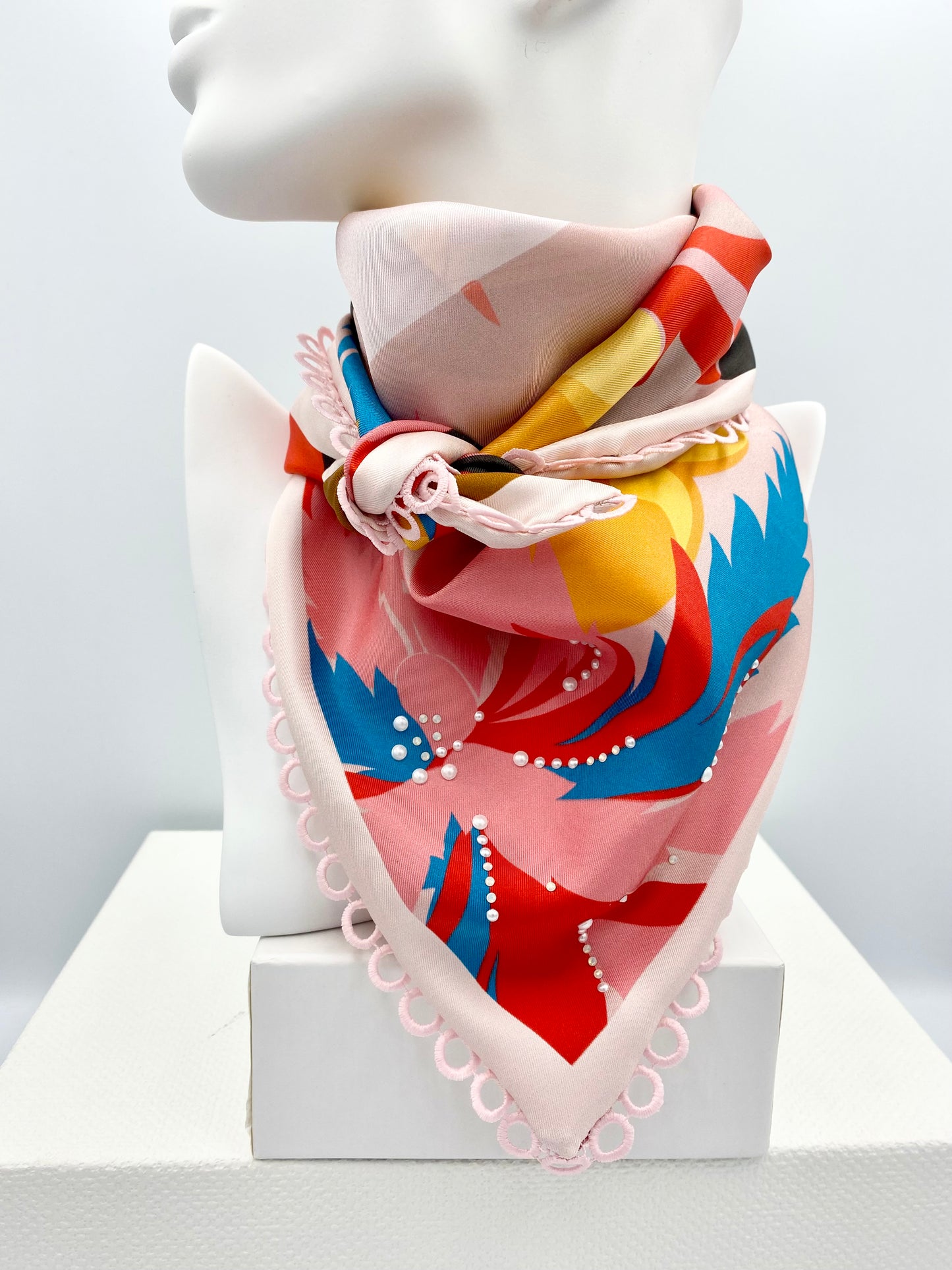 Foulard en soie « Petit Mnj » rouge/rose .