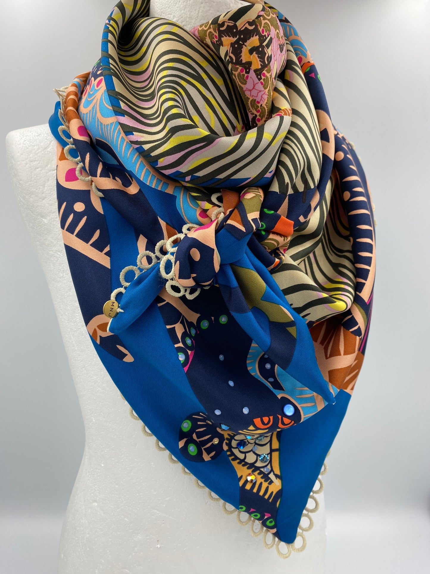Foulard en soie bleu vif