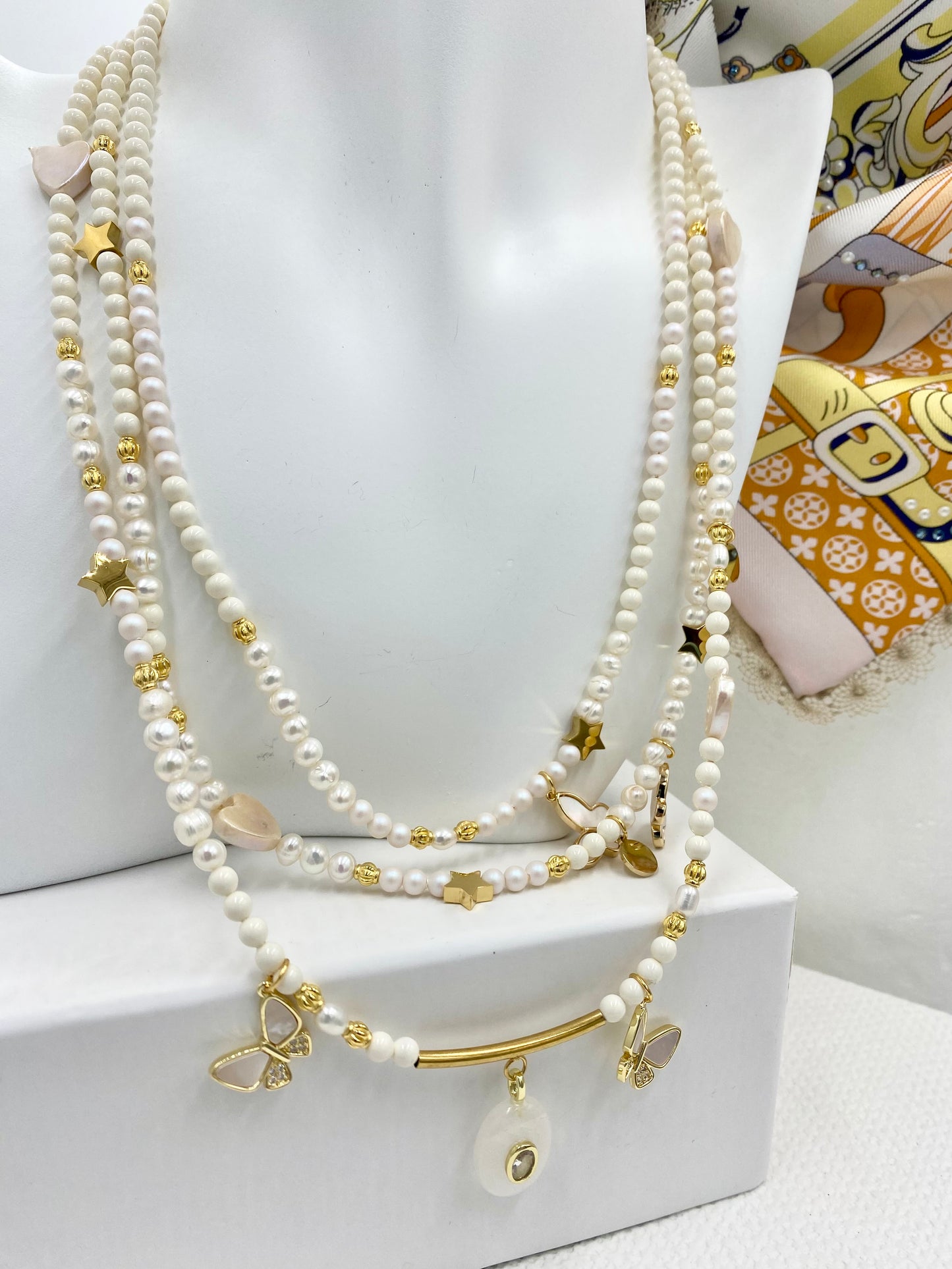 Collier 3 rangs « ivoire » papillons.