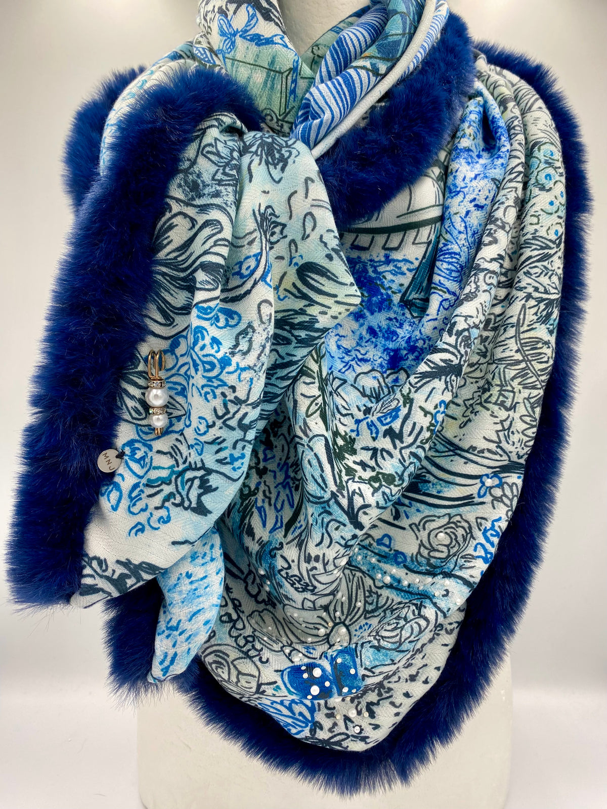 Foulard XL cachemire /soie/ fausse fourrure bleu vif.