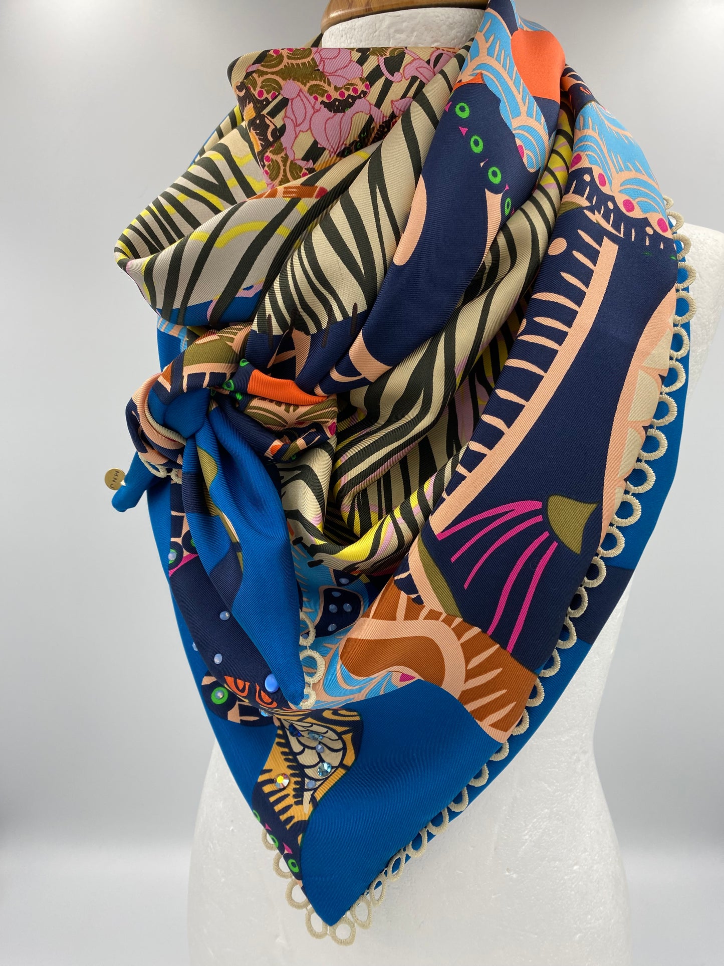 Foulard en soie bleu vif