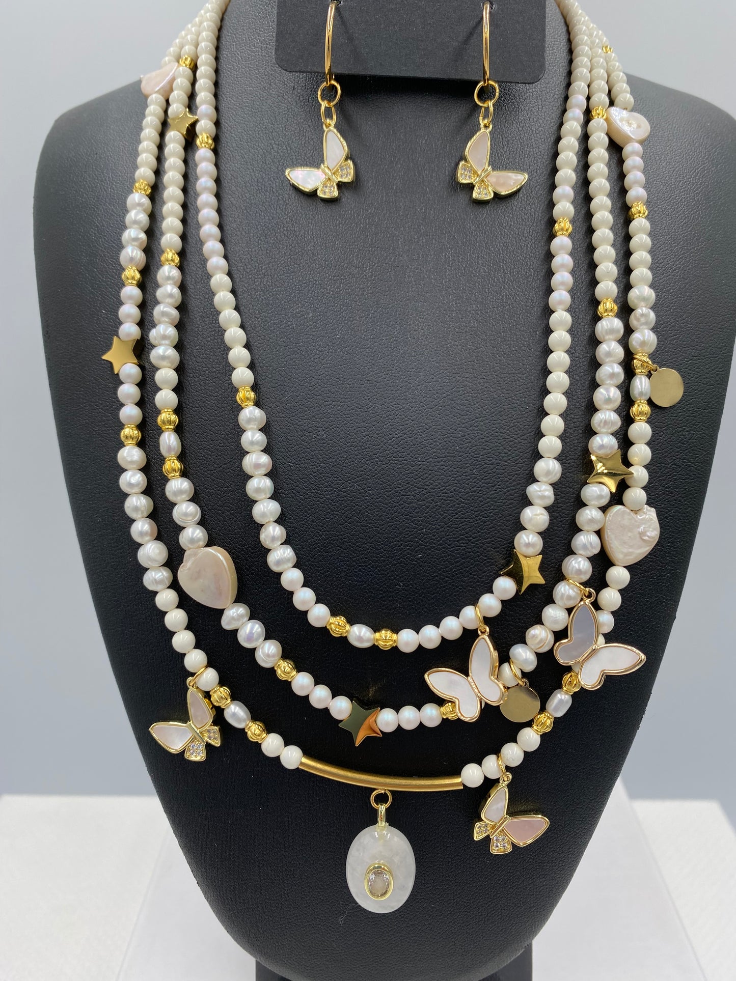 Collier 3 rangs « ivoire » papillons.