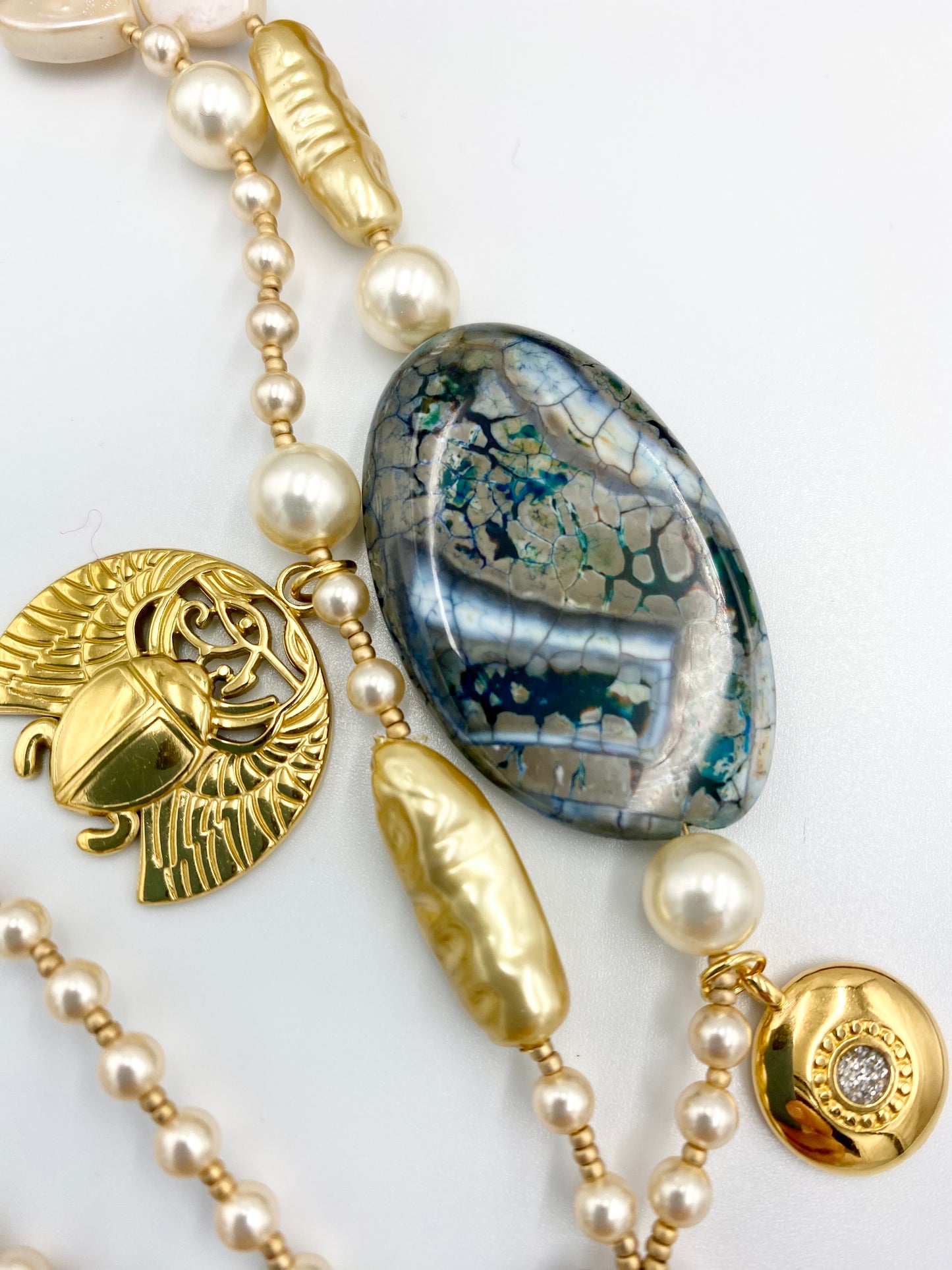 Sautoir « scarabée » agate brun/ vert.