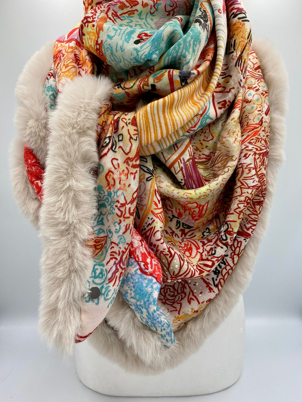 Foulard XL en cachemire /soie/fausse fourrure beige.