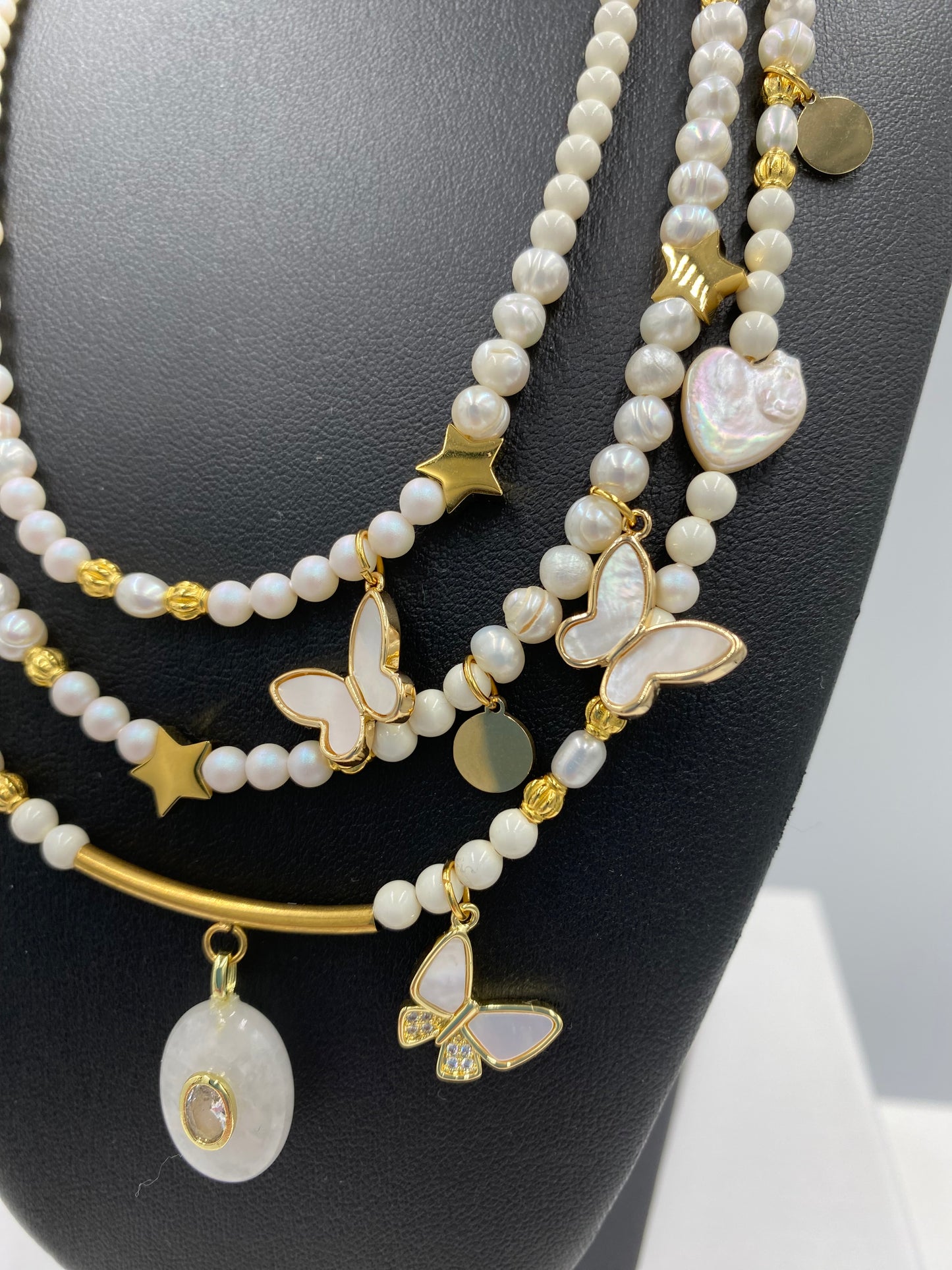 Collier 3 rangs « ivoire » papillons.